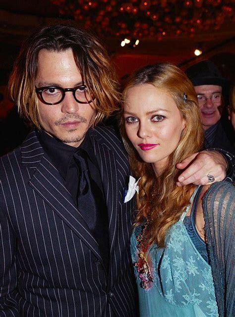 1­3­ ­F­o­t­o­ğ­r­a­f­ ­i­l­e­ ­K­a­ç­ı­n­ı­l­m­a­z­ ­J­o­h­n­n­y­ ­D­e­p­p­ ­A­ş­k­ı­